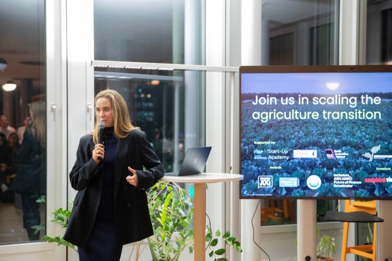 A speaker presenting on scaling the agriculture transition at a DigitsUp session